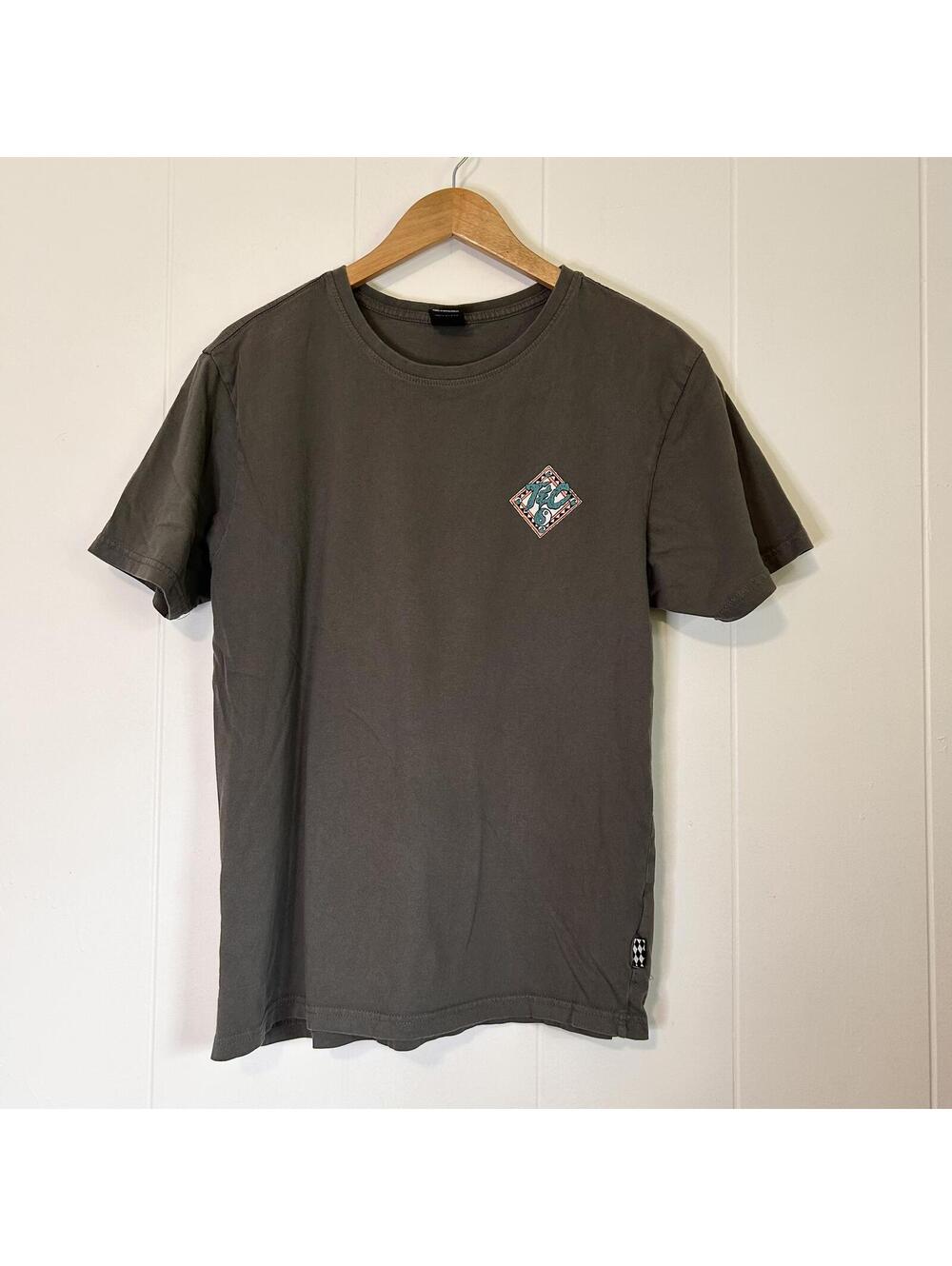 T&C Surf Designs Hawaii Retro Ying Yang Graphic Short Sleeve T-Shirt Mens Medium